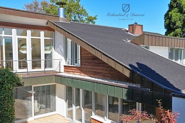 Güzel bir konumda, yüksek standartlarda modernize edilmiş müstakil villa