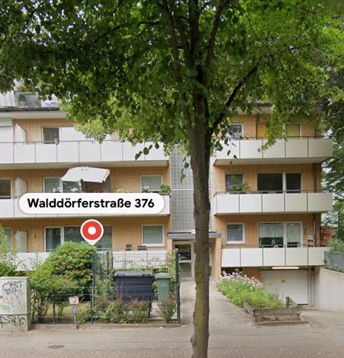Schöne helle 1,5 Zimmer Wohnung mit großem Balkon - sofort wohlfühlen – Haus - Blick von der Strasse