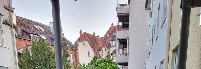 Vollmöblierte 2,5 ZW mit Balkon und Einbauküche in S-West – Balkon