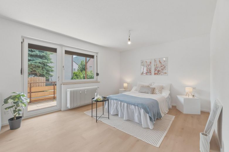 Großes Schlafzimmer + Balkon