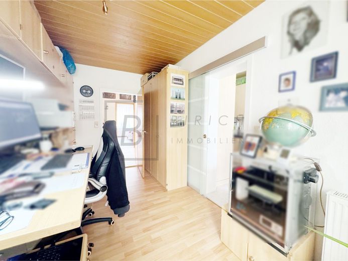Mehrfamilienhaus mit Seltenheitswert - 448 m² Wohnfläche, 1.230 m² Grundstück und vielseitige Nutzungsmöglichkeiten – Büro EG