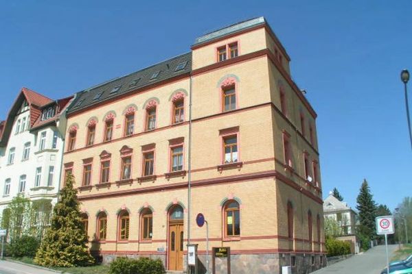 ehem. Physiotherapiepraxis als Büro o.ä. im Stellplätzen (sep. Eingang)