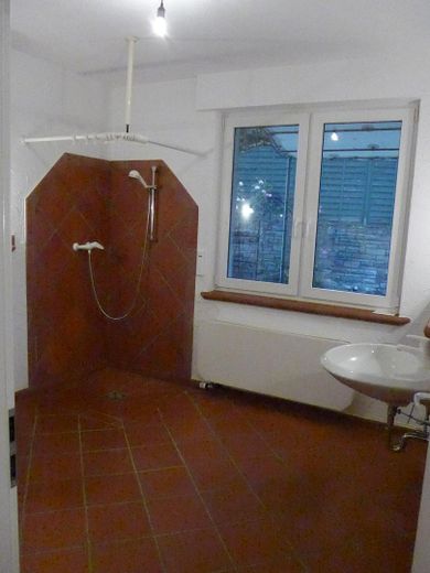 Oase der Ruhe in Witten Bommern: grosses Haus mit großem Grundstück zu vermieten – großes Bad
