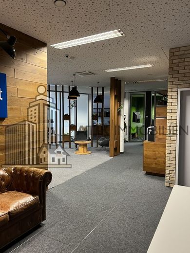 ATIK: Helle, klimatisierte Büroflächen im zentral gelegenen Synus Bürogebäude – Innenansicht