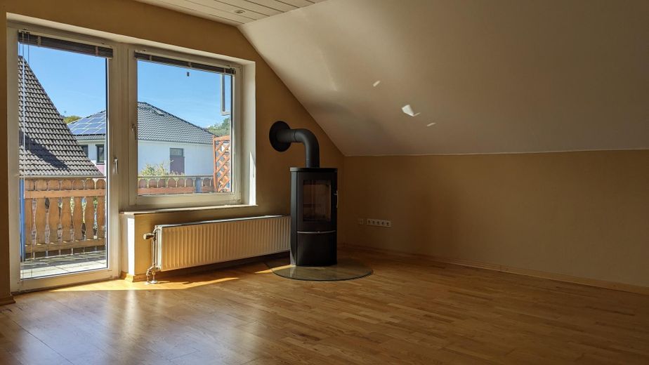 Freistehendes EFH mit Einliegerwohnung, Doppelgarage & großem Grundstück – OG_Wohnen