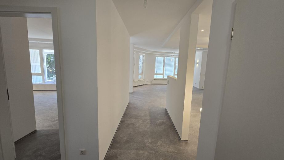 Neu umgebaute Traumwohnung in zentraler Lage von Memmingen – Flur zur Küche / Essen
