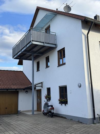 Amplio apartamento en ático con balcón y cocina equipada en una zona tranquila – Balkon DG