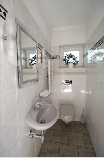 Atrium Bungalow alles auf einer Ebene in Schenefeld Dorf direkt am Klövensteen Forst – Gäste-WC