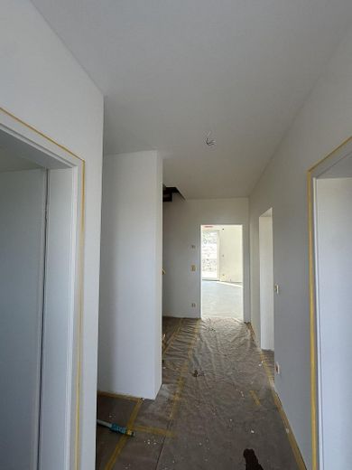 Neubau-Doppelhaushälfte (5 Zi.) mit Garten & Stellplatz – nur noch 1 verfügbar | nahe Berlin/Potsdam – Eingangsbereich / Flur