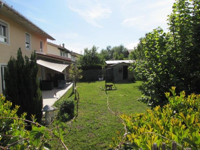 Gepflegter Garten mit Freisitz
