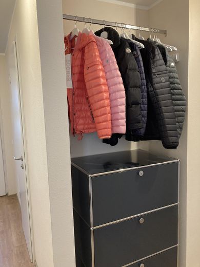 Garderobe EG