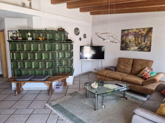 Eigentumswohnung  am Bodensee – Wohnzimmer- Kachelgrundofen