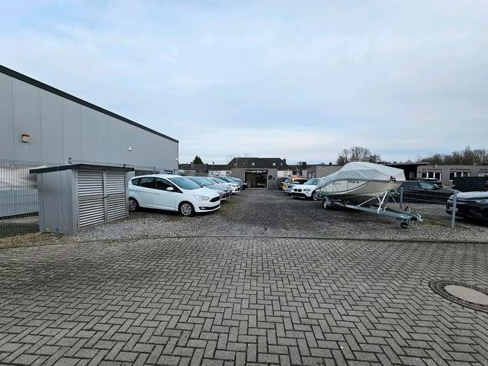 AUTOHANDEL-AUTOPLATZ- AUTOVERMIETUNG-VERKAUFSPLATZ-FREIFLÄCHE – Foto 4