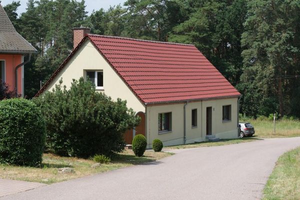 Idyllisch im Naturpark Hoher Fläming am Fuße der Burg Rabenstein gelegenes Landhaus