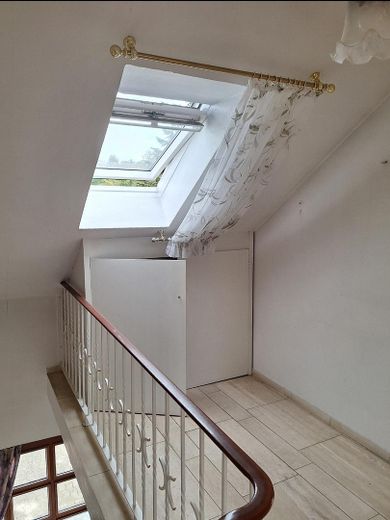 Gepflegtes Einfamilienhaus | Alleinlage | 3.250 qm | Wohnen naturnah – Flur OG