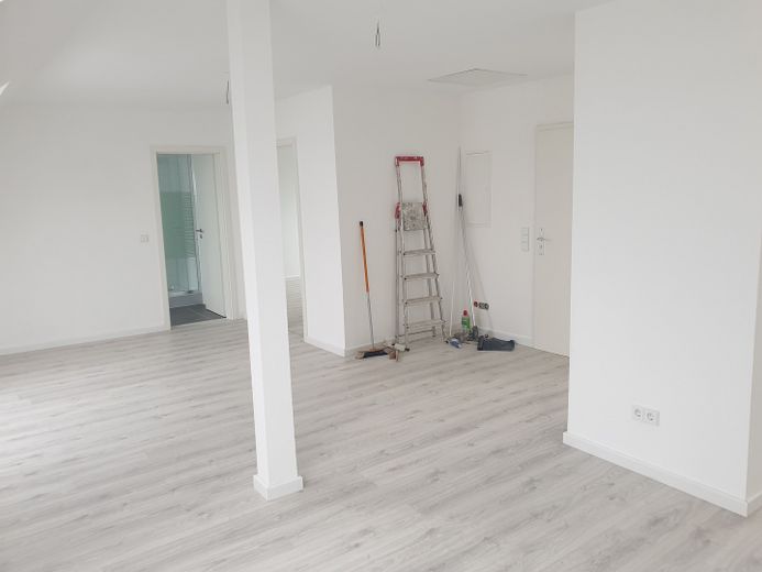 NÄHE BAHNHOF/KAUFLAND,70 m2 DACHGESCHOSS WOHNUNG ZU VERMIETEN,SOFORT FREI – Foto 6