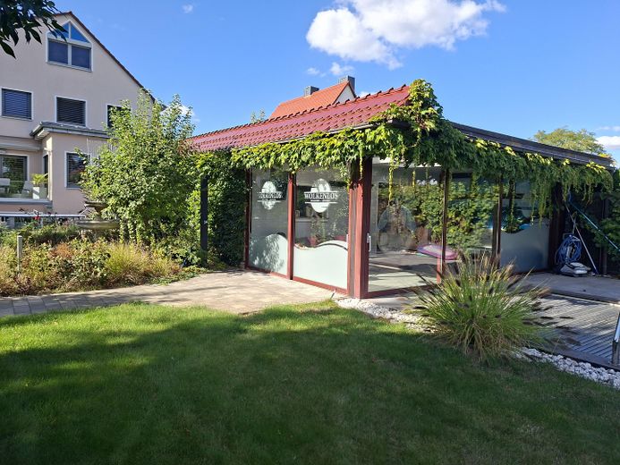 Villa urbana con estilo, tecnología moderna y confort exclusivo – Poolhaus außen