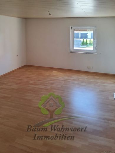 Modernisiert, Großzügig, Vielseitig: Ihr Wohntraum oder Anlageobjekt in Crailsheim *provisionsfrei* – EG Zimmer