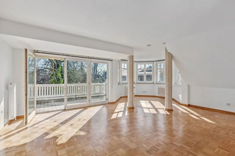 Ruhiges, helles Penthouse mit großem Balkon in begehrter Toplage von Wannsee - Nur ohne Makler ! – Wohnzimmer