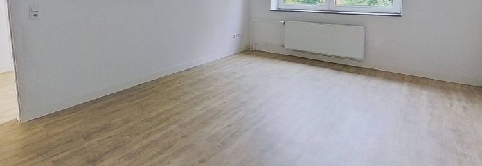 Funkcjonalnie zaprojektowane 3-pokojowe mieszkanie z zabudową kuchenną, BALKONEM i wanną – Ansicht I: Wohnzimmer