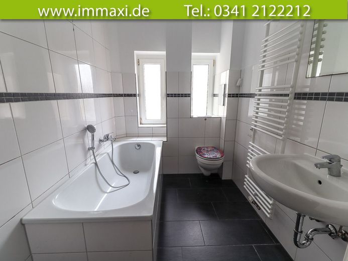 ANGER-CROTTENDORF + 3 ZIMMER + EINBAUKÜCHE + AB SOFORT FREI – Badezimmer