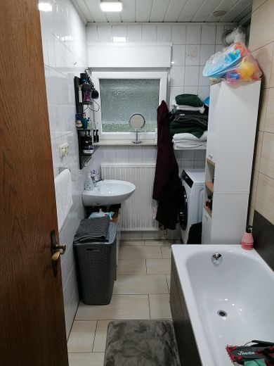 Трёхкомнатная квартира мечты в Кёльне-Цюндорфе | 67 м² | лоджия | без маклера – Badezimmer