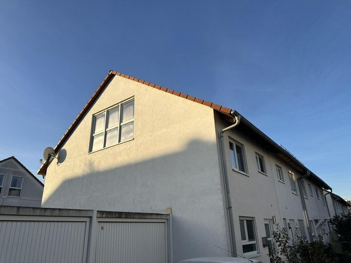 Seitenansicht / Garage