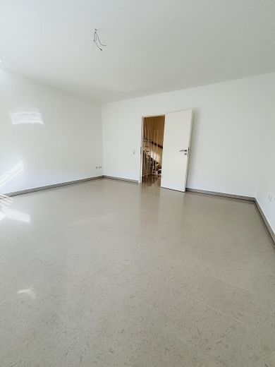 Stilvolles Reiheneckhaus mit Garage Stellplatz und ausgebautem Dachbereich mit Badezimmer – Foto 13