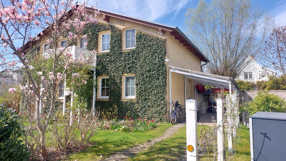 EFH (Null Energiekosten!) mit Erdwärme, PV, Speicher, ohne Makler (Mehrgeneration geeignet) – Haus mit seitlichem Carport