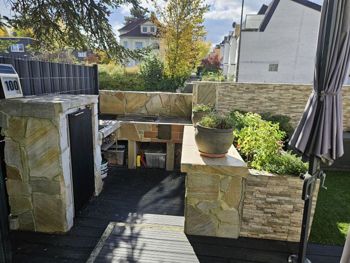 Hausgefühl statt Wohnung: Moderne 3-Zi.-Maisonette mit Garten, Terrasse & Balkon (BJ 2013) – Garten