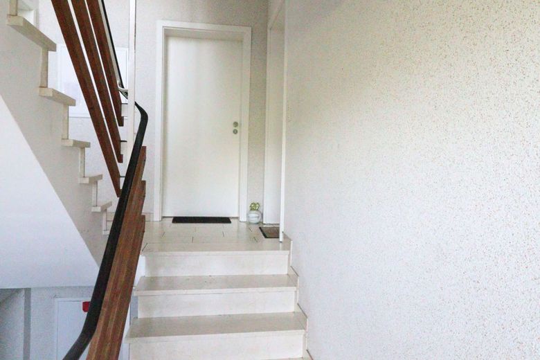 WRS Immobilien - Rockenberg -  MFH mit 9 Einheiten + 6 Einzelgaragen - Renditesteigerung auf 4,94 % – Treppenhaus