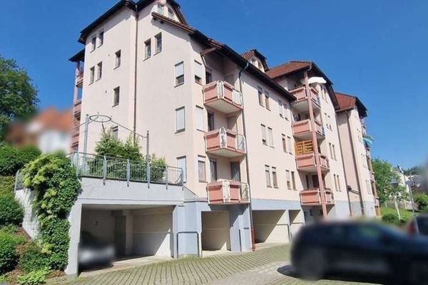 Für Kapitalanleger und Eigennutzer - gepflegte 2-Raum-Wohnung mit Balkon in Waldheim zum Verkauf
