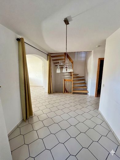 Helle Doppelhaushälfte mit großem Garten - frei ab Aug. 26 - ohne Provision – Offenes Esszimmer
