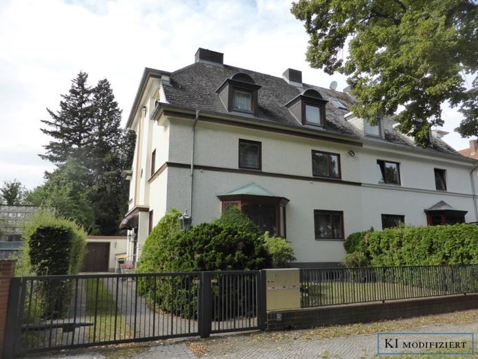 Bezugsfreies Ein- bis Dreifamilienhaus mit Potential im Herzen von Lichterfelde West! – Foto 1