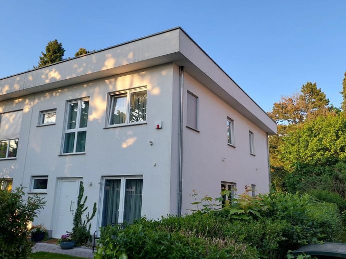 Zamieszkaj w swojej zielonej oazie – idealnej dla rodzin z dziećmi! – Haus - Frontansicht
