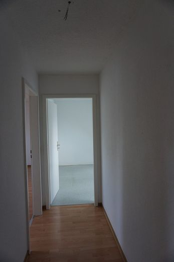 Świeżo wyremontowane, jasne mieszkanie na poddaszu – tylko 5 minut do portu w Zwenkau – Foto 7