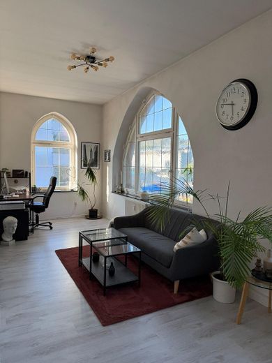Wohnen mit Flair - sanierte Wohnung in der Klingenburg – Büro