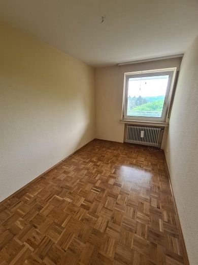 sonnige Wohnung mit Weitblick – Eßzimmer leer