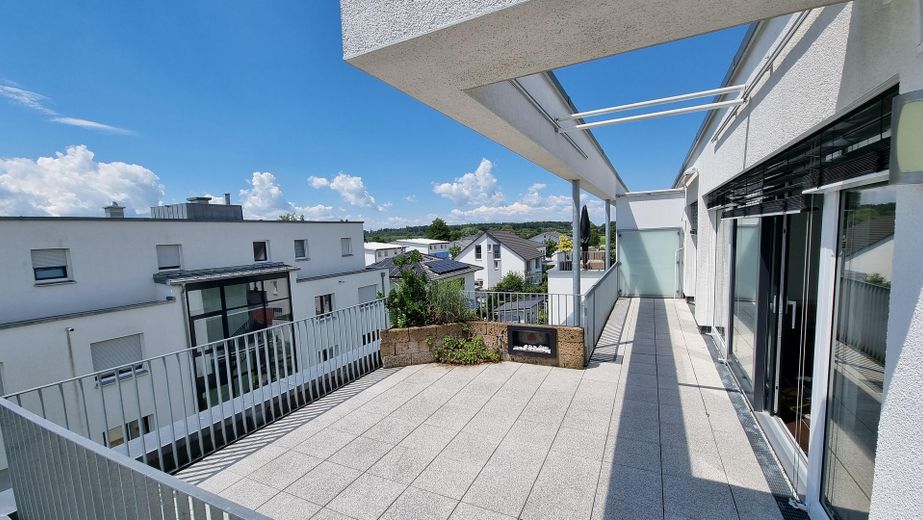 Markdorf’ta Alpler manzaralı, asansörlü ve küçük bir konut kompleksinde güneş alan 2,5 odalı çatı katı dairesi – Fotoğraf 24