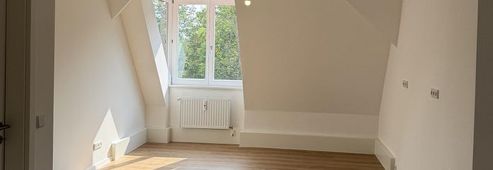Wohnen im Denkmal – frisch sanierte 115-m²-Dachgeschosswohnung mit großem Wohnbereich