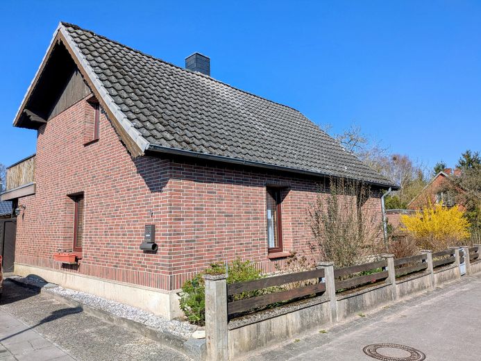 Haupthaus Straßenansicht