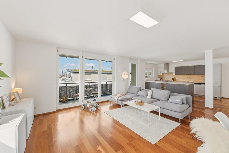 ***MODERNE 3- ZIMMER WOHNUNG IN HOLZGERLINGEN HÜLBEN MIT AUFZUG BEZUGSFREI*** – BLICK IN DEN WOHN-ESS-KOCH-BER