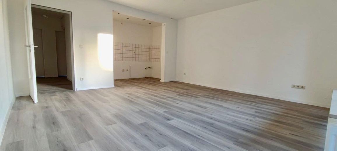 Wohnzimmer 4,76 m x 4,90 m