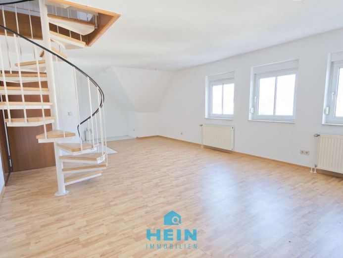 Charmante 3-Raum-Maisonette im Dachgeschoss mit Aufzug – Wohnen im Herzen von Aue! – Foto 1