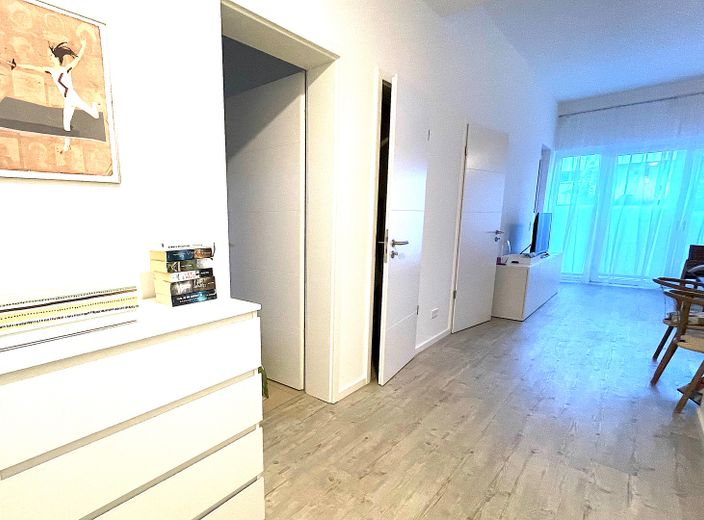 Sonnige Wohnung direkt am See in Neuruppin mit Gartenterrasse, voll ausgestattet – 12_Eingangsbereich