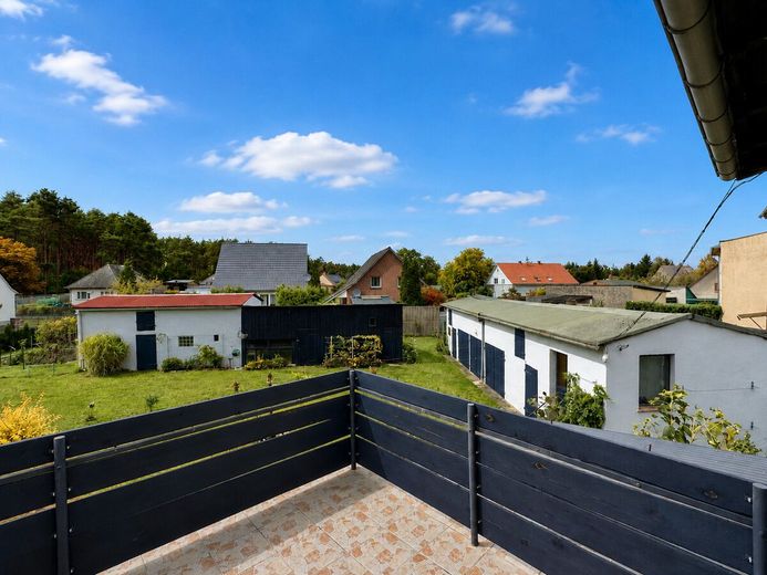 HORN IMMOBILIEN ++ liebevoll renoviertes Ein- oder Zweifamilienhaus in Torgelow mit großem Grundstück – Aussicht Dachterrasse