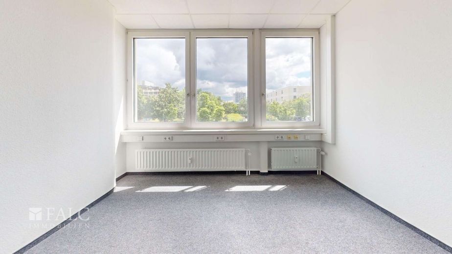 Modernisiertes Büro im 2.OG mit 5 TG-Stellplätzen / neben ADAC – Büro Beispiel