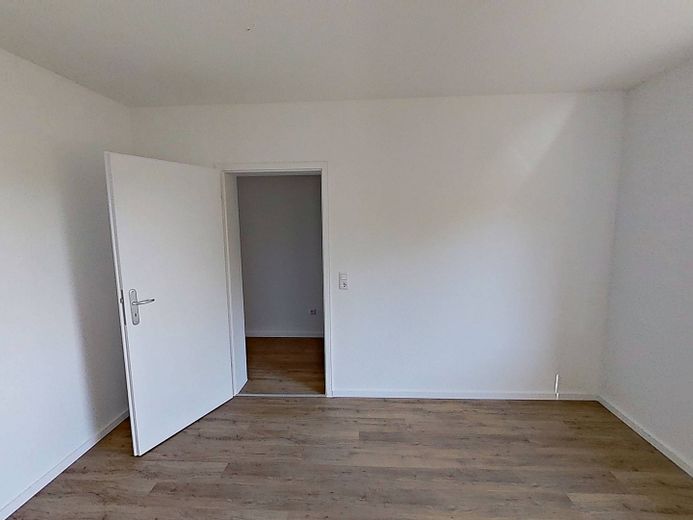 Moderno piso de 2 habitaciones con BALCÓN en una zona residencial tranquila al sur de la ciudad – Ansicht II: Schlafzimmer
