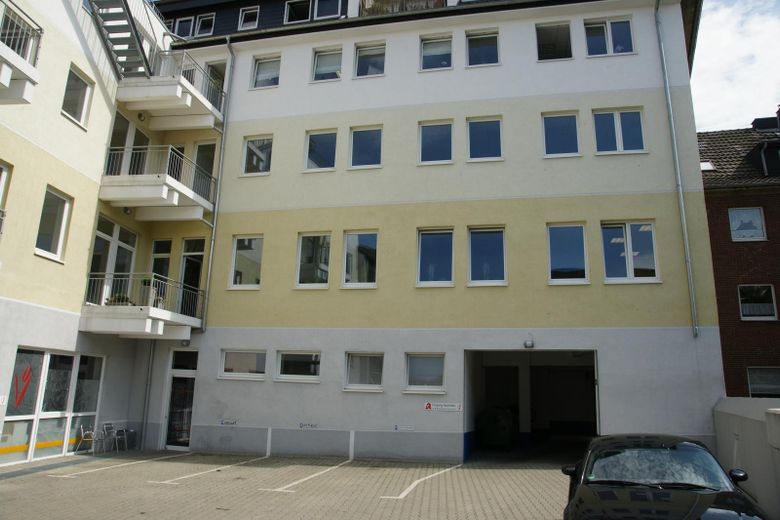 Praxis- und Büroobjekt in zentraler Lage und barrierefreiem Zugang – Innenhof