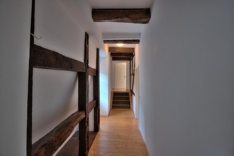 Idyllische Altbauwohnung mit Blick aufs Wasser – Flur